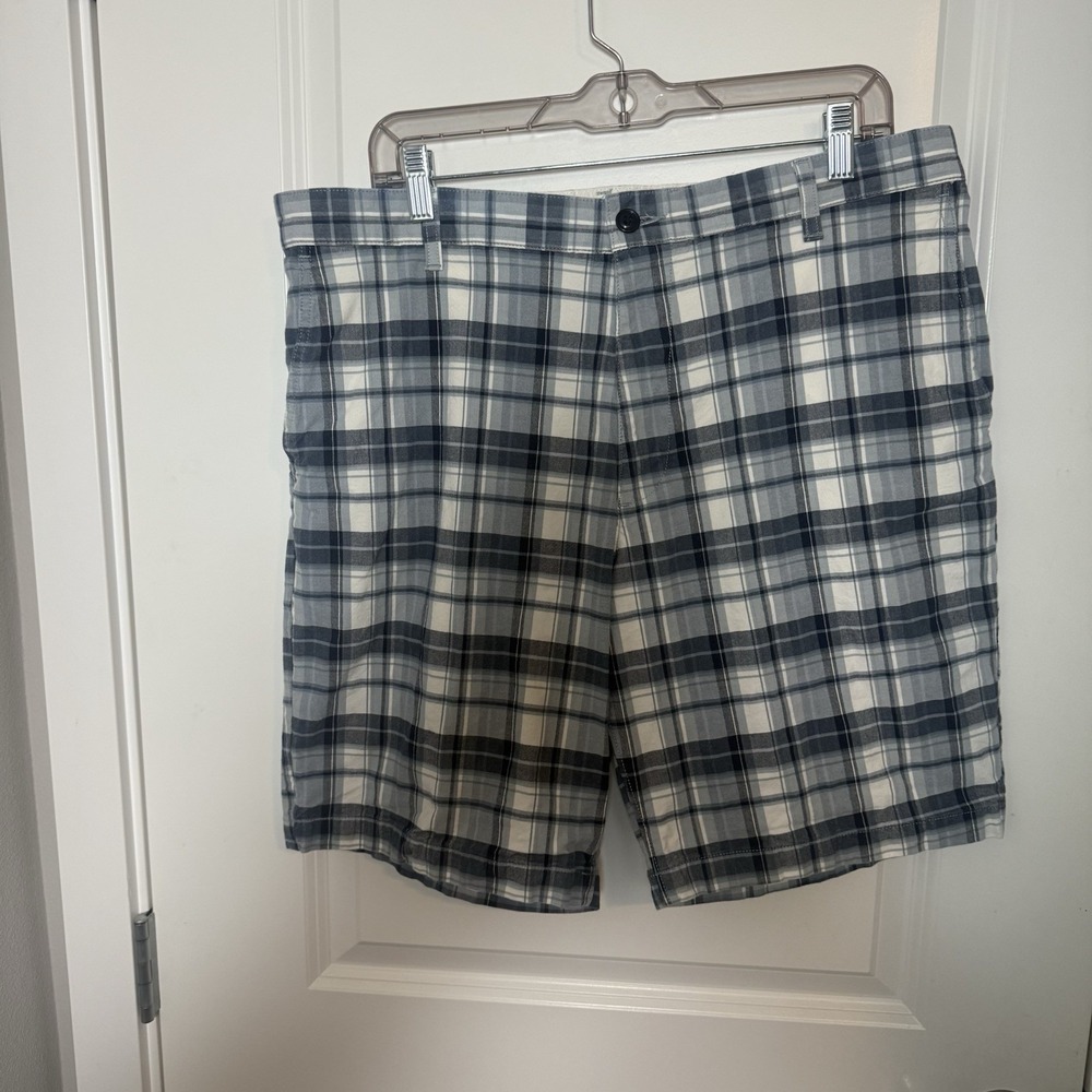 Docker Plaid Shorts Size 36